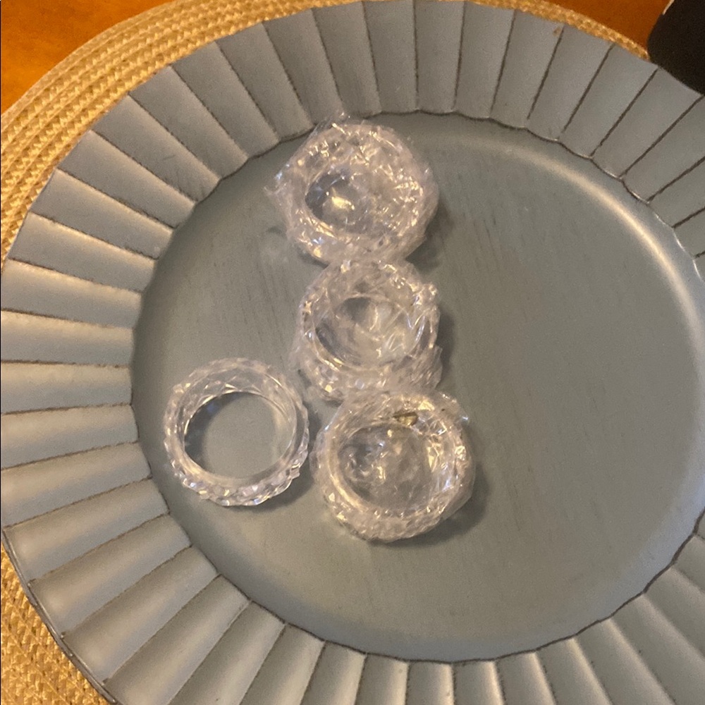 Plastic Clear Napkin Rings - Picture 2 of 3